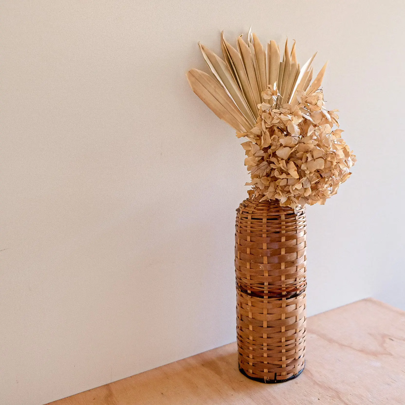 Vintage wicker decorative hollow vase Made in Vietnam Ecofriendly material for Home Decor and tableware Decoration Wholesale 6