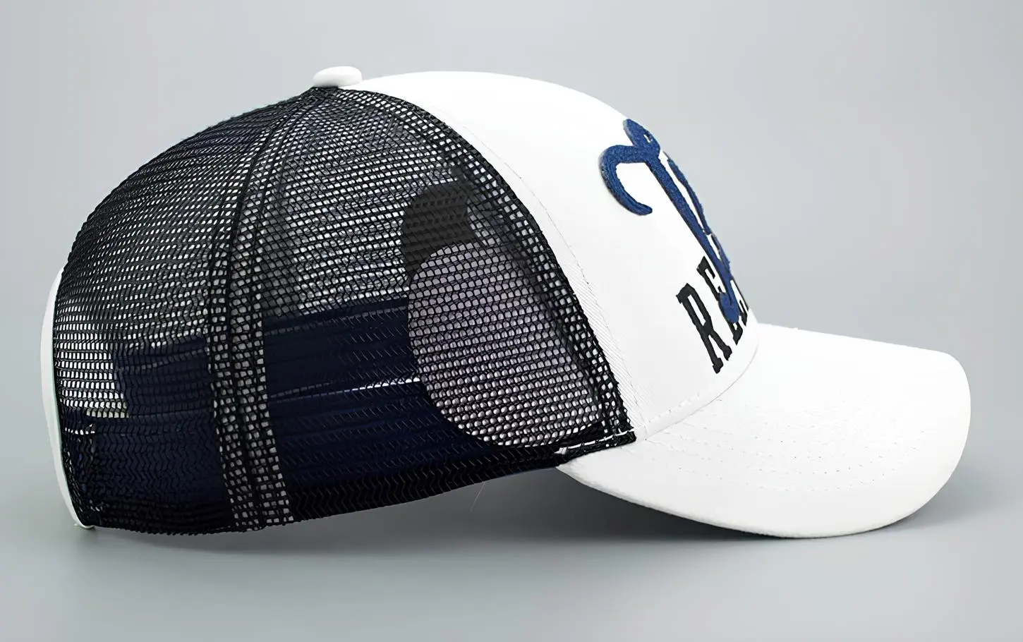 Wholesale 6 Panels Trucker Hat Custom Logo High Quality High Fashion Adjustable Size Sports Cap for Man Women Trucker Hat 3
