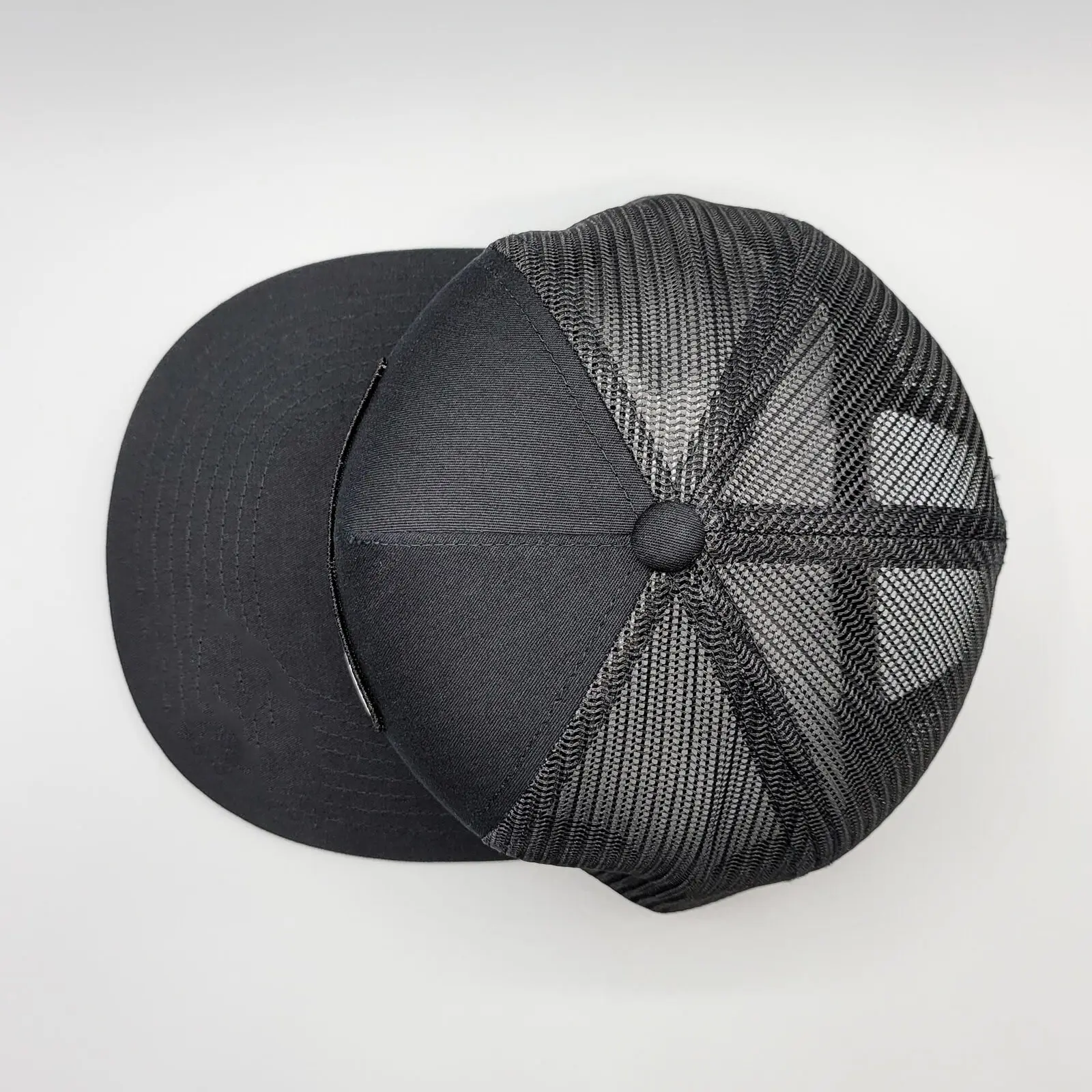Wholesale Hiphop High Quality Trucker Hat with Custom Logo Adjustable Adults Size Plastic Buckle Trucker Hat for All Seasons 5