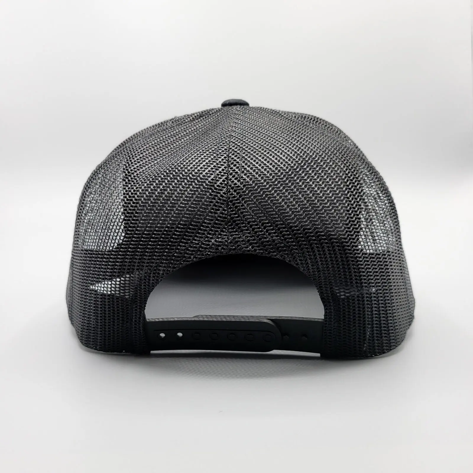 Wholesale Hiphop High Quality Trucker Hat with Custom Logo Adjustable Adults Size Plastic Buckle Trucker Hat for All Seasons 6