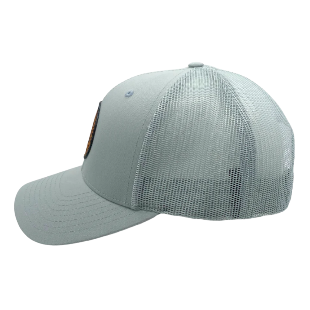 Wholesale Leather Patch Trucker Hat 6 Panel Caps Gorras Structured Curved Brim 6 Panel Breathable Mesh Plastic Snapback Closure 3