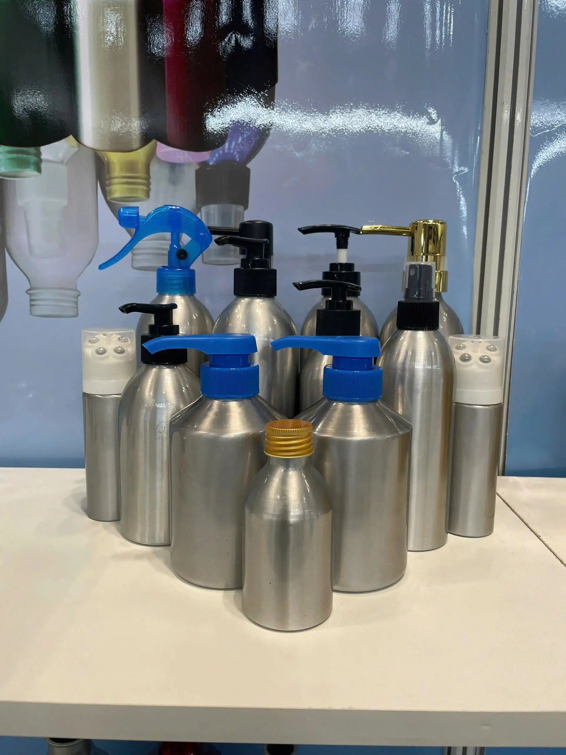 Wholesale Liquid Essence Aluminum Water Bottle Vietnam Manufactured Metal Bottle For Shampoo Conditioner Concept Liquid Storage 6