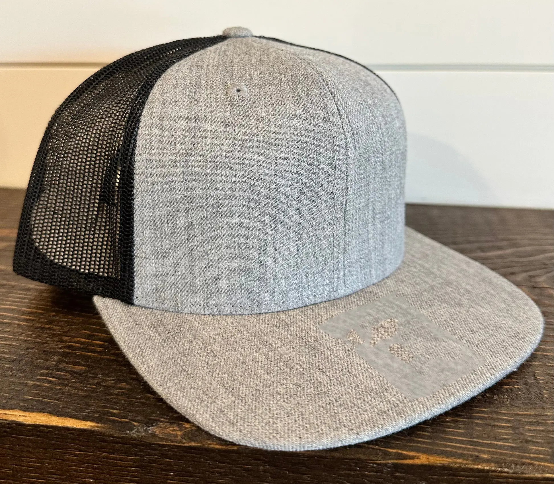 Wholesale Multi Color Customize High Quality Flat Brim Trucker Hat Adjustable Hiphop Fashion Sports Cap From Vietnam Supplier 3